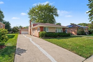 Photo of 16518 Dobson Avenue South Holland IL 60473
