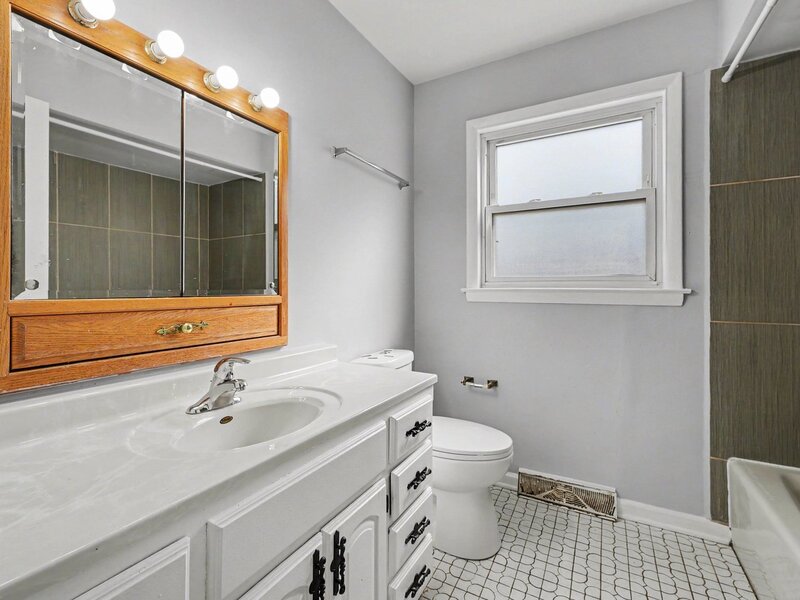 16518 Dobson Avenue South Holland IL 60473