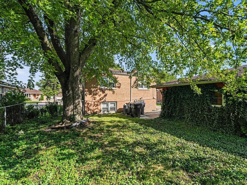 16518 Dobson Avenue South Holland IL 60473