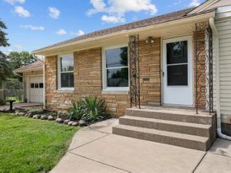 828 10th Street Bettendorf IA 52722