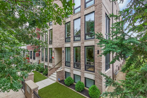 Photo of 2640 N Bosworth Avenue Chicago IL 60614