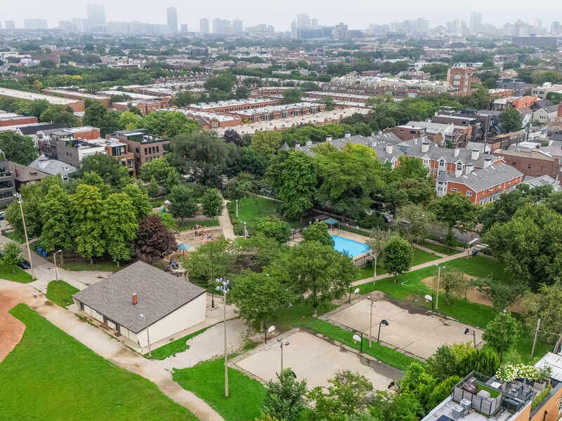 2640 N Bosworth Avenue Chicago IL 60614