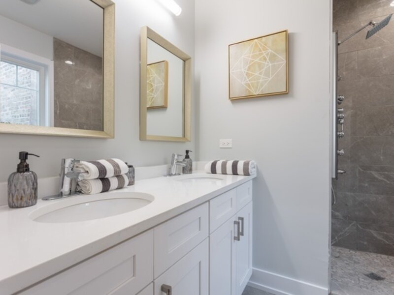530 E 44th Place Chicago IL 60653