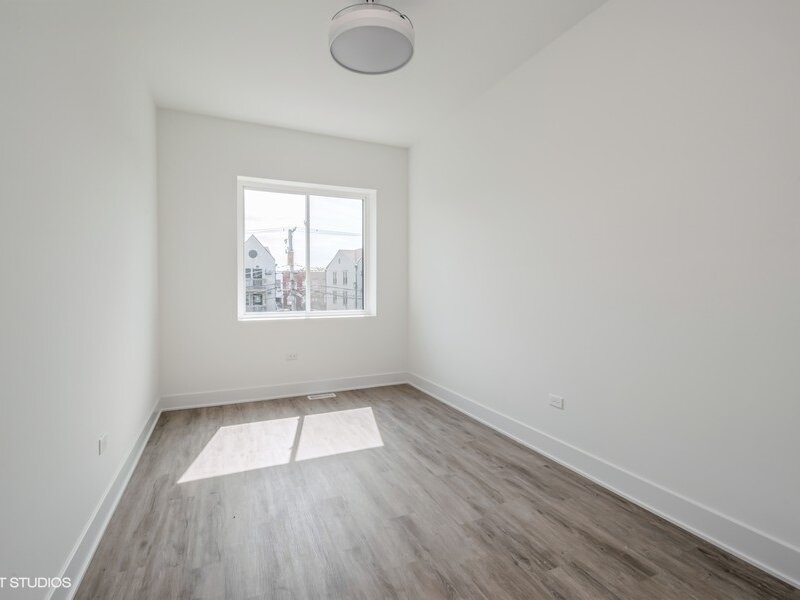 530 E 44th Place Chicago IL 60653
