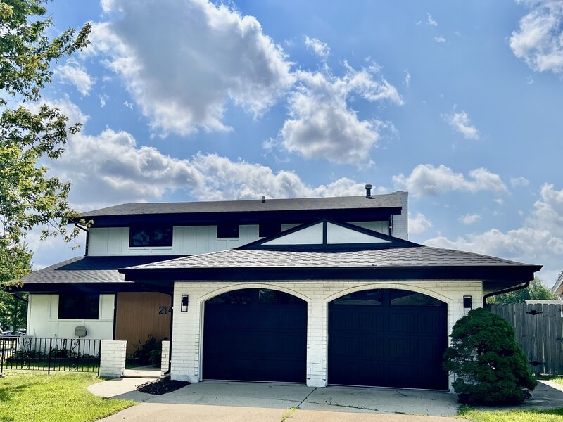 214 Cambridge Lane Bloomingdale IL 60108