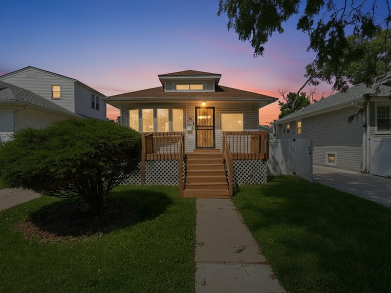 1426 S 18th Avenue Maywood IL 60153