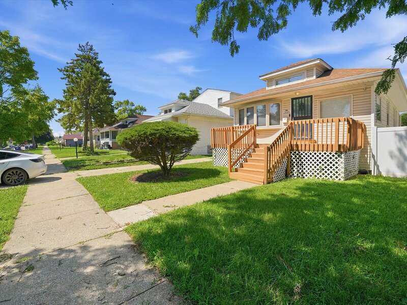 1426 S 18th Avenue Maywood IL 60153