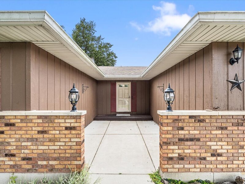 830 Hiawatha Drive Elgin IL 60120
