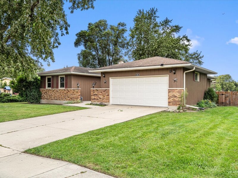 830 Hiawatha Drive Elgin IL 60120