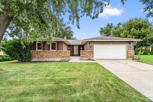 Photo of 830 Hiawatha Drive Elgin IL 60120