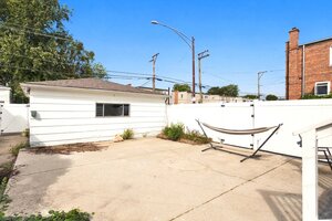 Photo of 6562 N Damen Avenue Chicago IL 60645