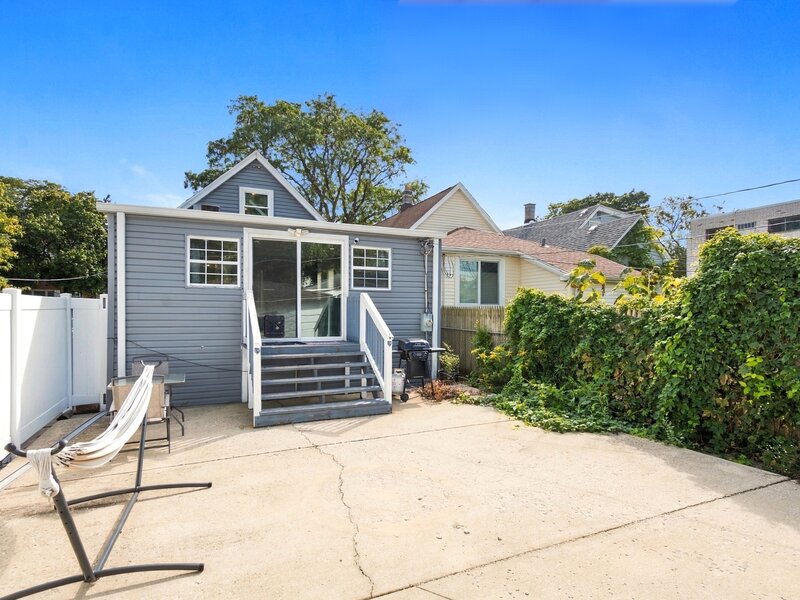 6562 N Damen Avenue Chicago IL 60645