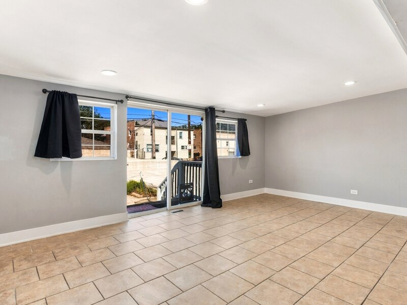 6562 N Damen Avenue Chicago IL 60645