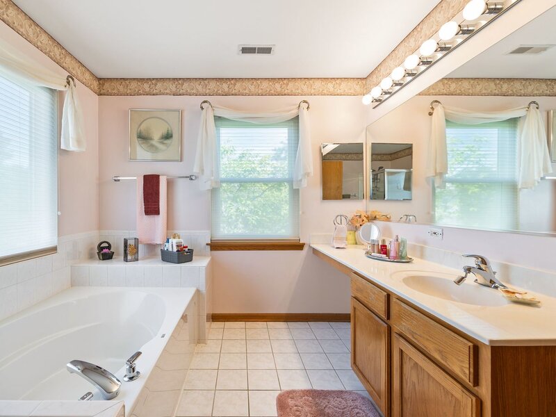 812 Honeysuckle Lane Aurora IL 60506
