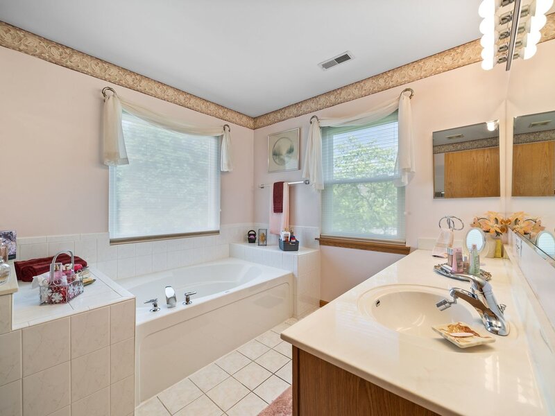 812 Honeysuckle Lane Aurora IL 60506