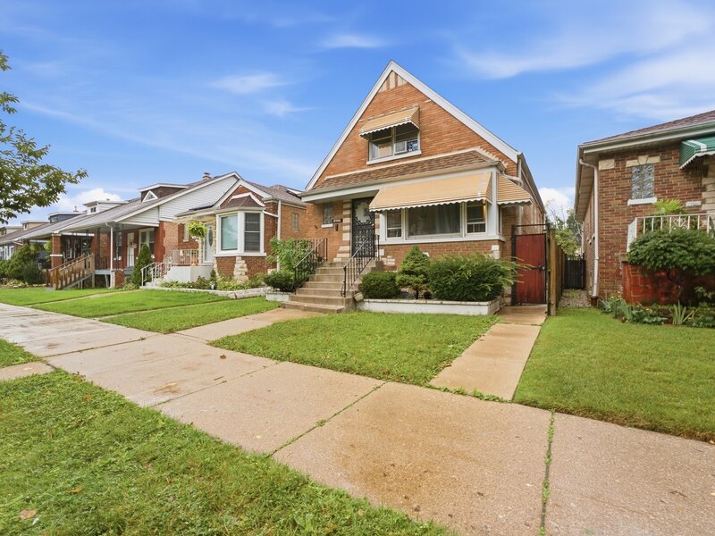 2705 N Menard Avenue Chicago IL 60639