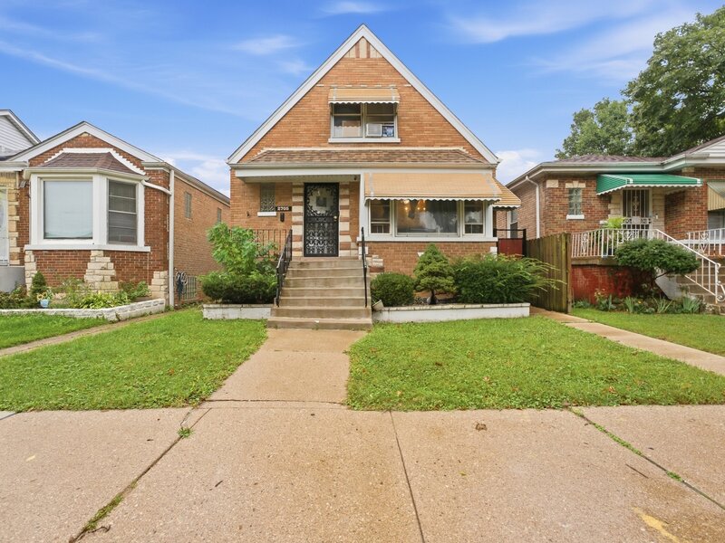 2705 N Menard Avenue Chicago IL 60639