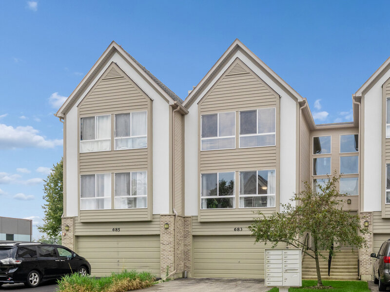 683 E Fountainview Drive Mundelein IL 60060