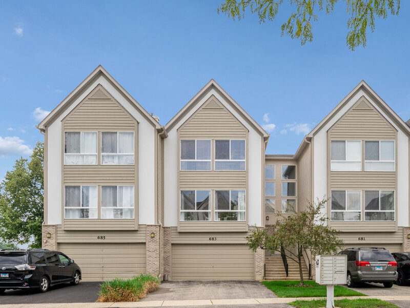 683 E Fountainview Drive Mundelein IL 60060