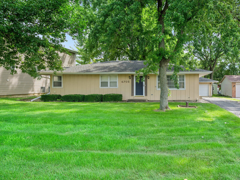 6705 Clarendon Hills Road Darien IL 60561