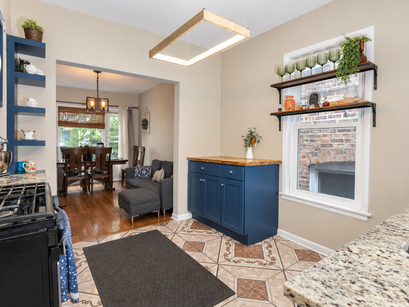 3906 W Montrose Avenue Chicago IL 60618