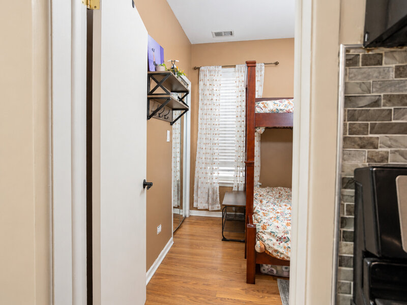 3906 W Montrose Avenue Chicago IL 60618