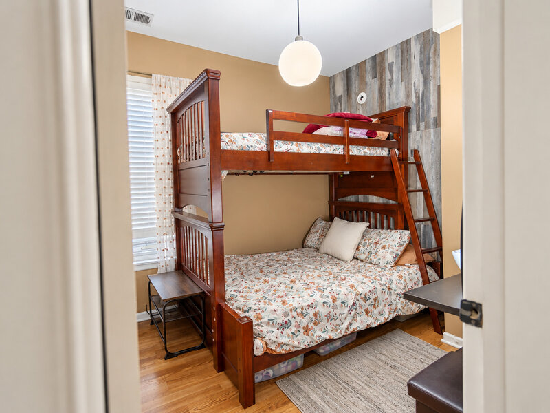 3906 W Montrose Avenue Chicago IL 60618
