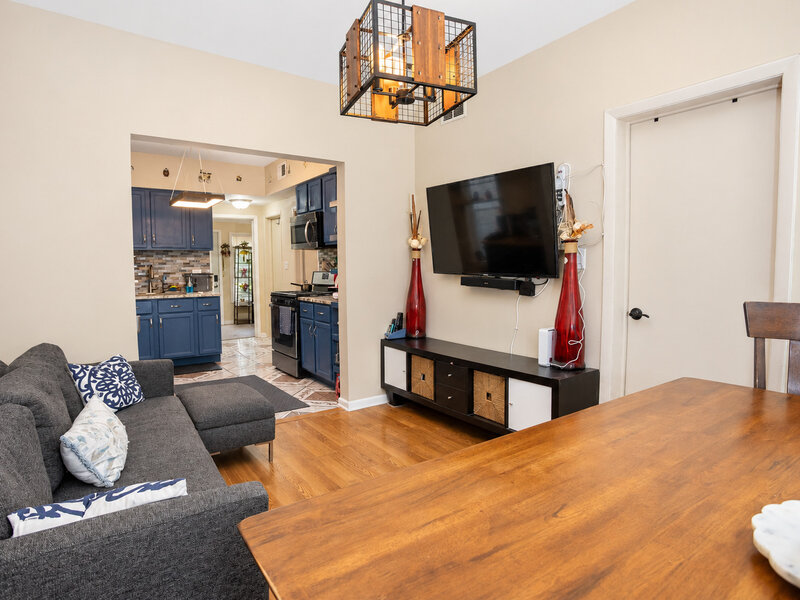 3906 W Montrose Avenue Chicago IL 60618