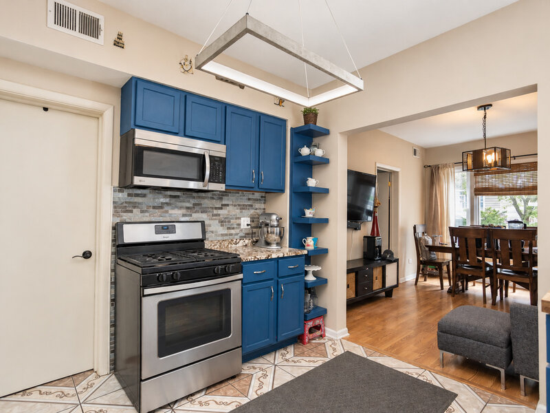 3906 W Montrose Avenue Chicago IL 60618