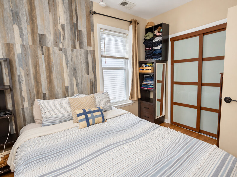 3906 W Montrose Avenue Chicago IL 60618