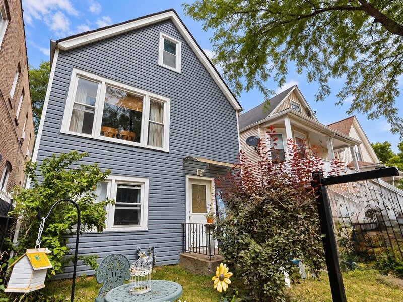 3906 W Montrose Avenue Chicago IL 60618