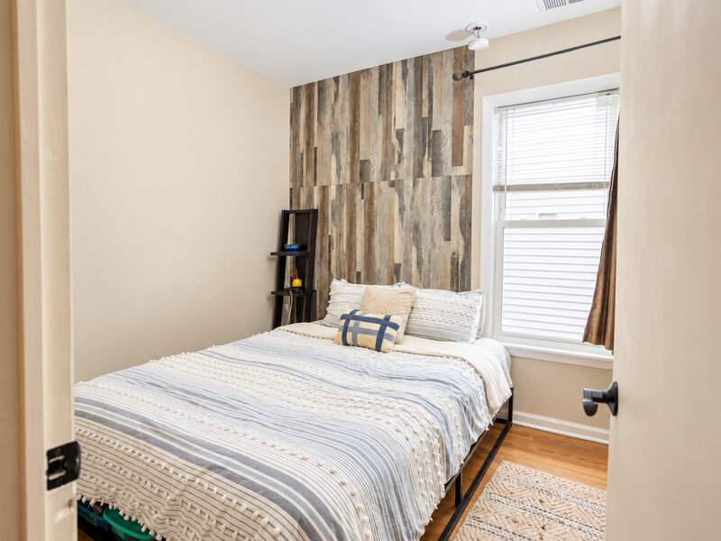 3906 W Montrose Avenue Chicago IL 60618