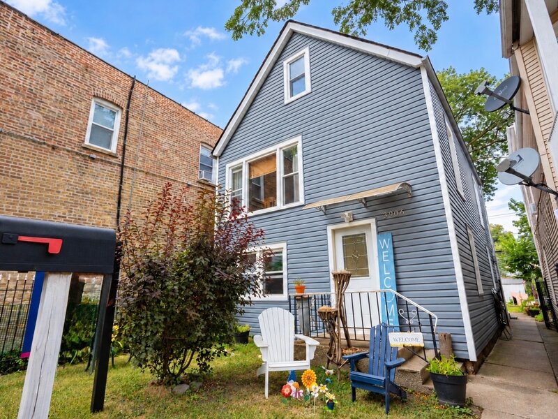 3906 W Montrose Avenue Chicago IL 60618