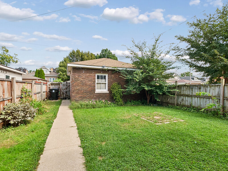 2347 Harvey Avenue Berwyn IL 60402