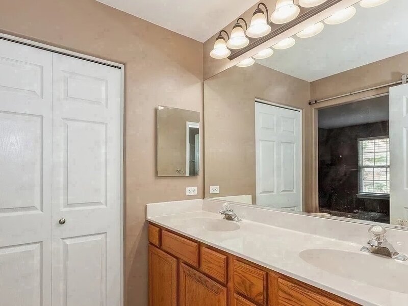 9411 Fountain Point Circle Darien IL 60561