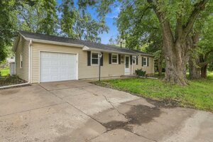 Photo of 1525 Middle Road Bettendorf IA 52722