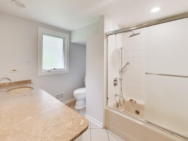 5801 N Lansing Avenue Chicago IL 60646