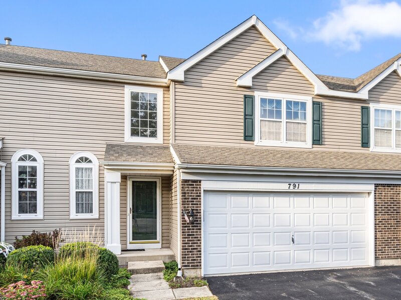 791 Silk Oak Lane Crystal Lake IL 60014