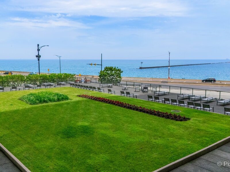 910 N Lake Shore Drive Chicago IL 60611