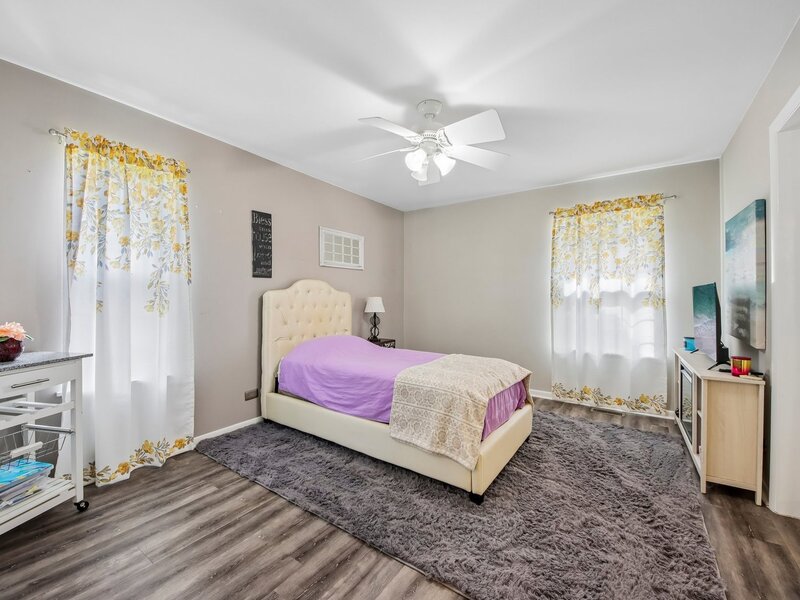 736 Glen Way Gurnee IL 60031