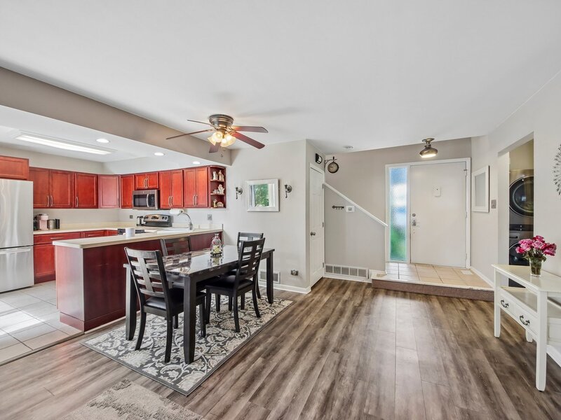 736 Glen Way Gurnee IL 60031