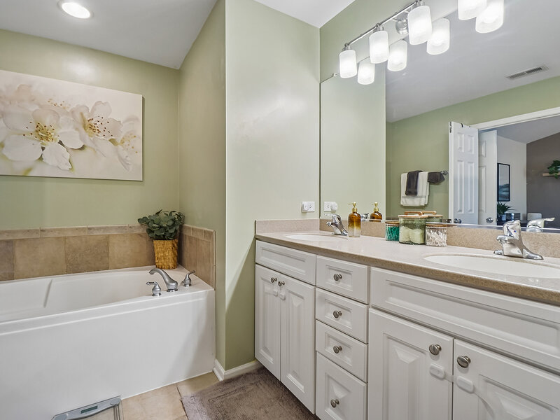 1628 Edinburgh Drive Bartlett IL 60103