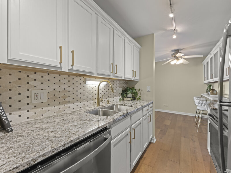 1043 S York Road Bensenville IL 60106