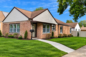 Photo of 10059 S Spaulding Avenue Evergreen Park IL 60805