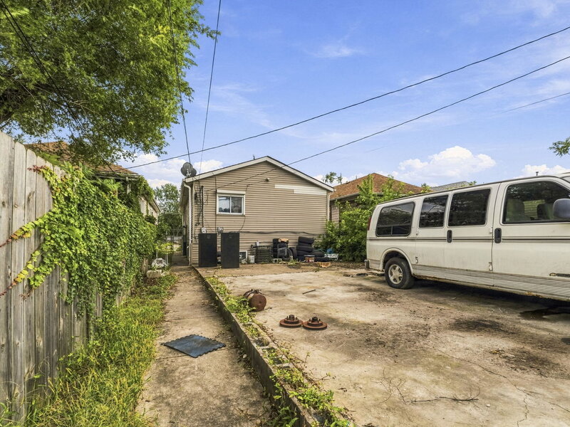 1008 W 115th Street Chicago IL 60643