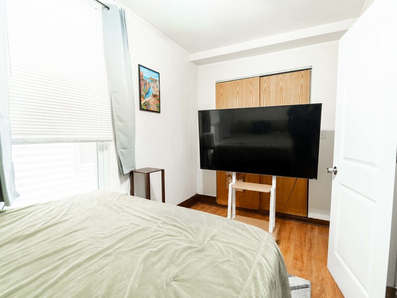 2733 N Artesian Avenue Chicago IL 60647