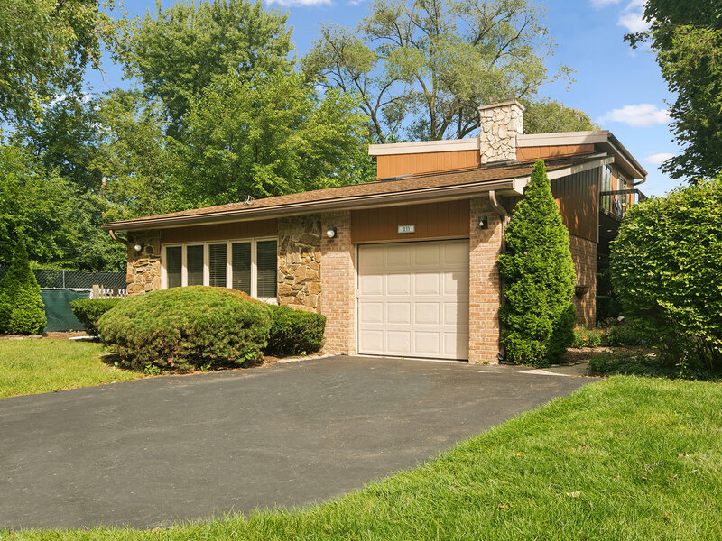 211 Blackhawk Road Highland Park IL 60035