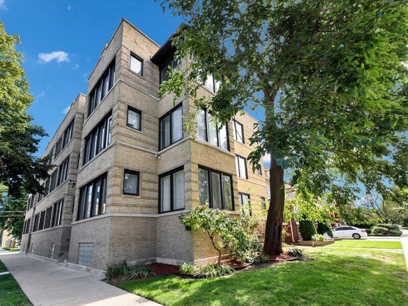 2339 E 72nd Street Chicago IL 60649