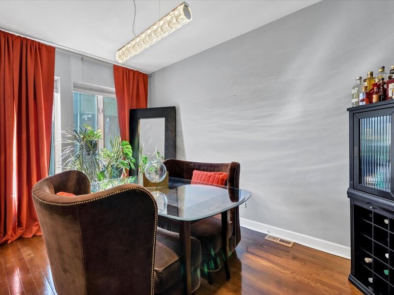2339 E 72nd Street Chicago IL 60649
