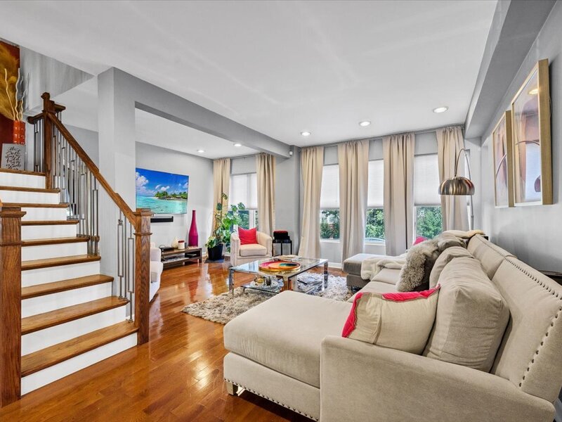 2339 E 72nd Street Chicago IL 60649